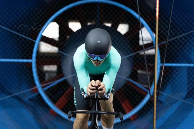 VANRYSEL铁人三项自行车闪亮登场(图1)