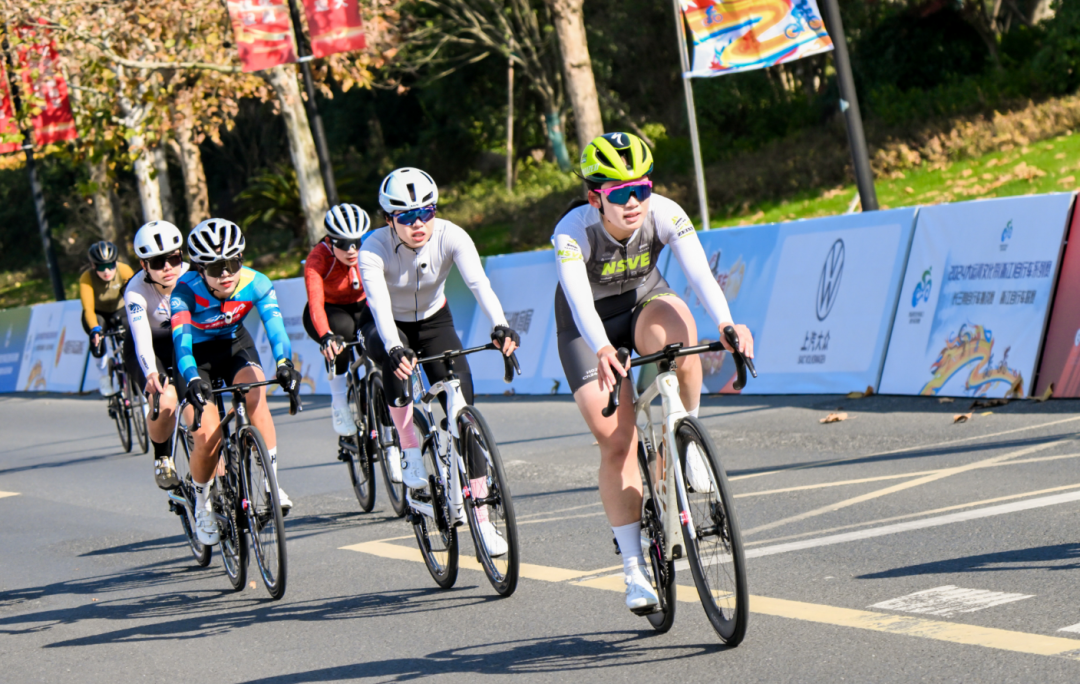 临平大运河畔上演“速度与激情”