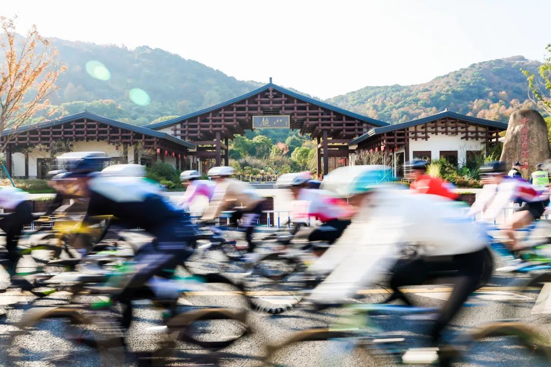 临平大运河畔上演“速度与激情”(图2) 临平大运河畔上演“速度与激情”(图2)