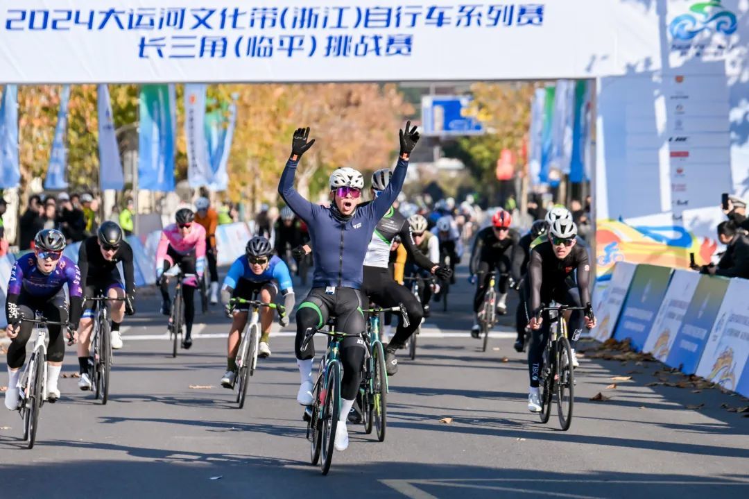 临平大运河畔上演“速度与激情”(图3) 临平大运河畔上演“速度与激情”(图3)