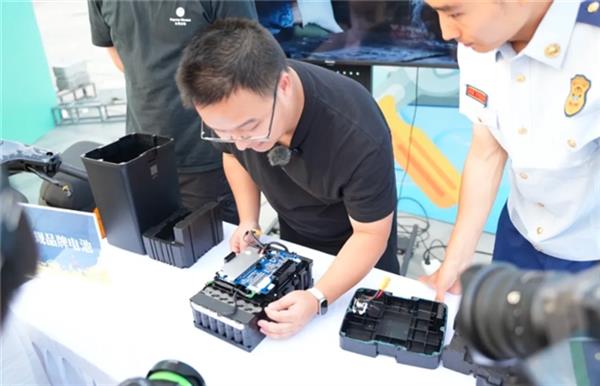 九号公司、消防、交警等多方联手共倡两轮电动车安全骑行(图2)