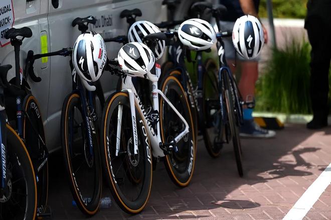 10万买自行车40万买装备！跟风上路的中产混不动骑行圈(图8)