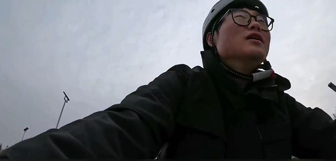 韩国博主来华旅游豪言骑行丝绸之路一路囧况百出却情暖人心(图1)