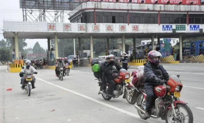 男子骑电动车从江西回成都过年：半个月跑了1500公里每天住最便宜旅店(图3)