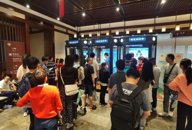 背诵《滕王阁序》引领文化新风尚滕王阁旅游区见证万人免票盛况