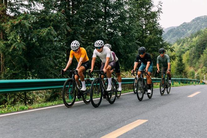 4000块钱起家年入5亿车库里跑出一家行业第一(图3)