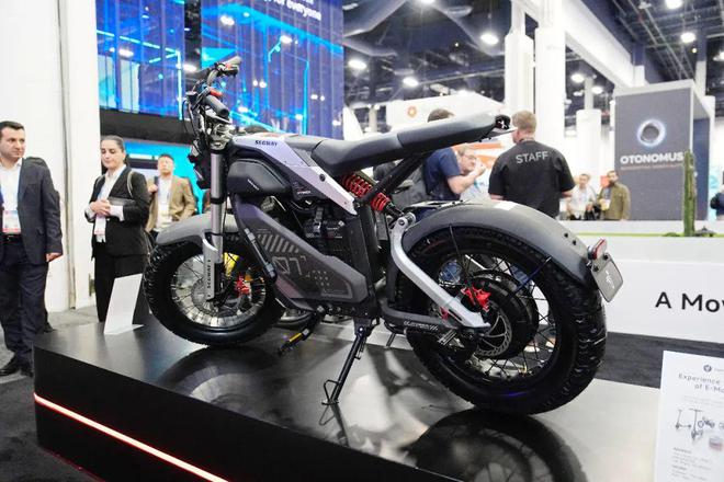 两轮车被美国中产买爆中国小伙年入千万