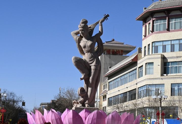 中国之城｜敦煌：镶嵌在沙漠里的绿宝石(图3)