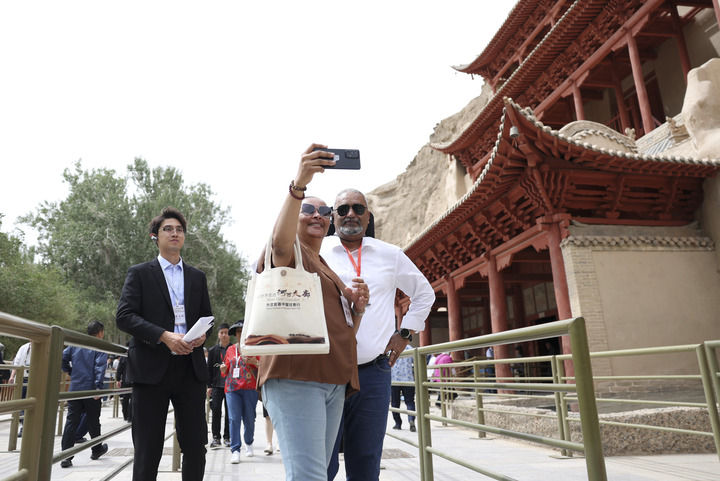 中国之城｜敦煌：镶嵌在沙漠里的绿宝石(图15)