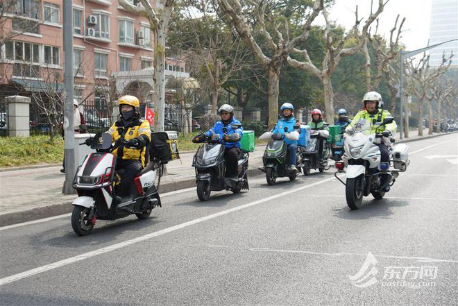 “双零”外卖骑手获颁奖警企聚集骑手安全打造平安配送新模式(图4)