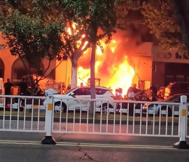 电动自行车在沿街门店、销售维修场所停放或充电的亡人火灾风险(图4)