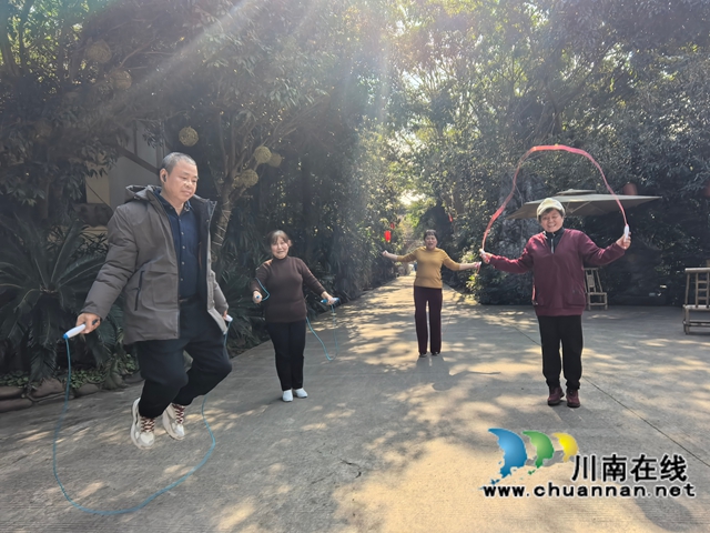 龙马潭区小市街道杜家街社区：银龄展风采运动乐开怀(图2)