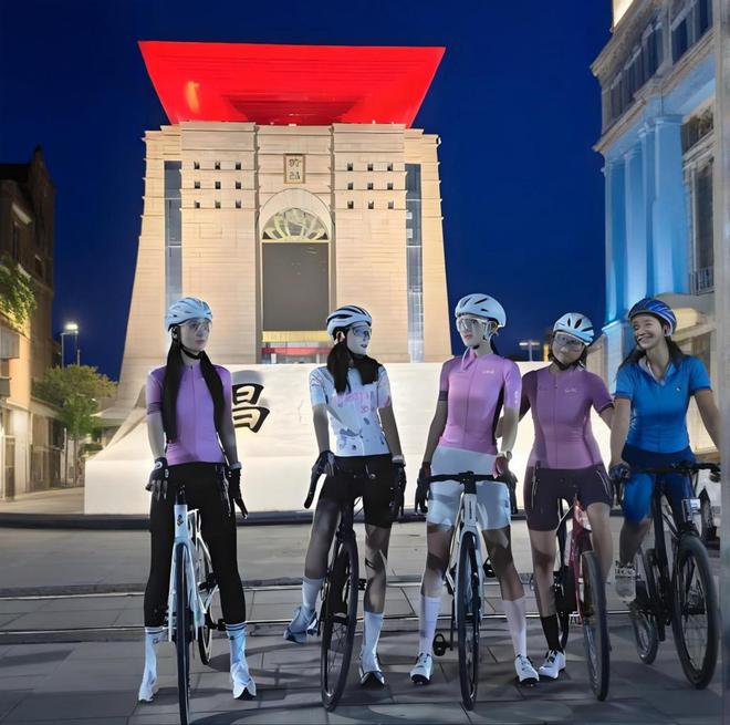 2025骑行热疯涨！辐轮王土拨鼠自行车爆火规模将破2600亿