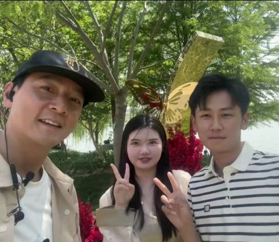 全世界都在偶遇吴彦祖街头邂逅背后有什么商业局？(图1)