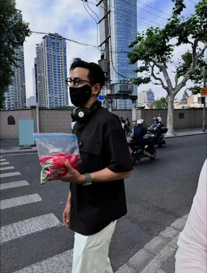 全世界都在偶遇吴彦祖街头邂逅背后有什么商业局？(图3)