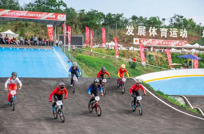 2025全国竞速小轮车锦标赛暨全国青年竞速小轮车锦标赛在营山开幕(图4)
