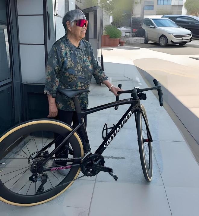 自行车产业报告：崔克公路车是什么档次闪电捷安特喜德盛怎么样？(图4)