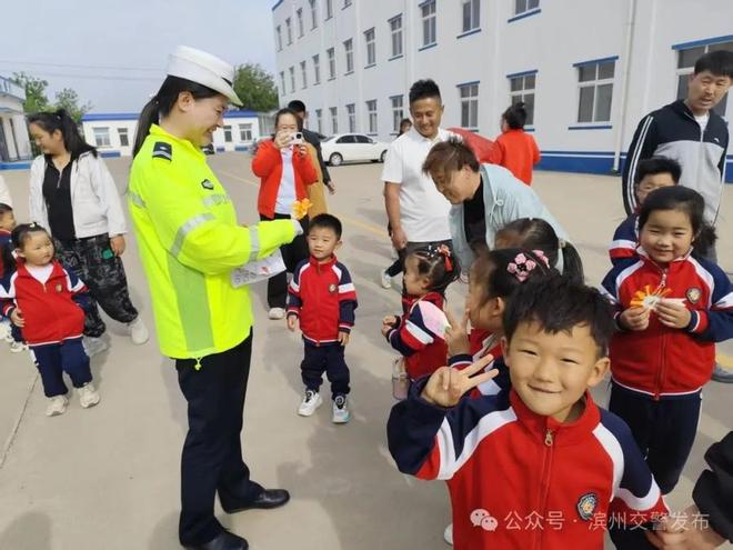 小头盔 大守护 滨州交警持续开展安全头盔佩戴提升行动(图3)