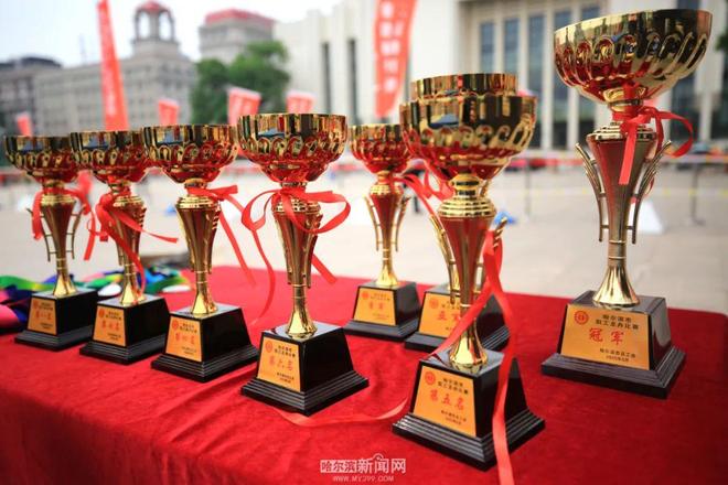 端午龙舟点燃激情夏日|2025年哈尔滨市职工龙舟比赛活动侧记(图11) 端午龙舟点燃激情夏日|2025年哈尔滨市职工龙舟比赛活动侧记(图11)