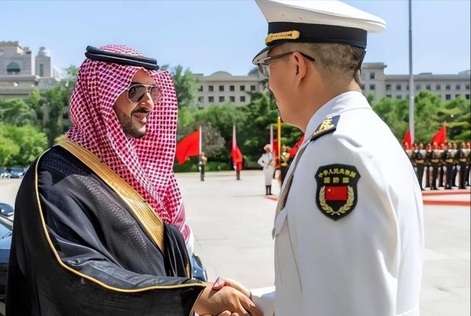 太炸裂！央视突然公布东风-5洲际导弹参数网友：40多年前这水平(图1)