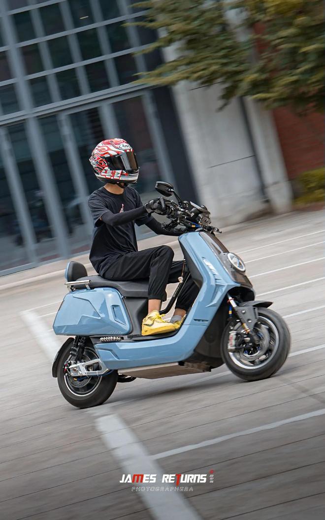 价格大跳水！越卖越便宜的“电驴爱马仕”终于扭亏588万！(图8)