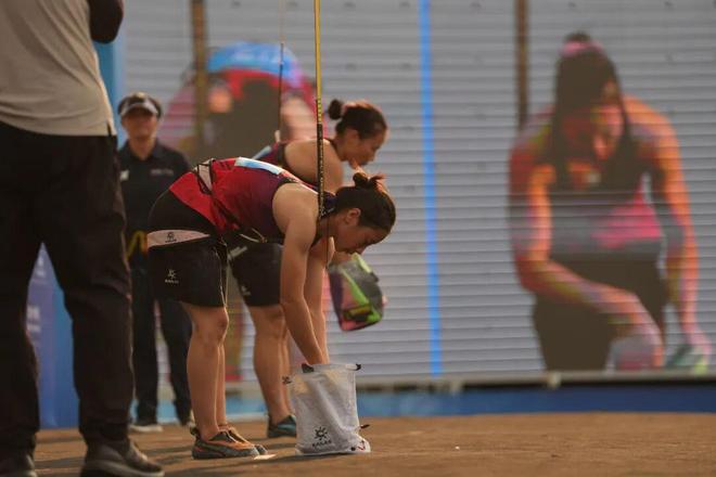 半年赚380亿的安踏又开始抢国家队了体育赞助(图6)