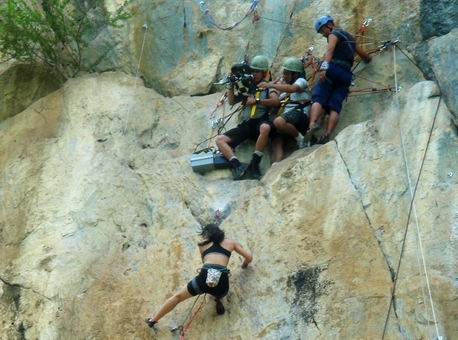 厌倦骑行的中产开始跑到商场“爬墙”(图5)
