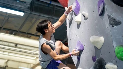 厌倦骑行的中产开始跑到商场“爬墙”(图13)