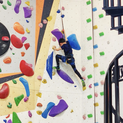 厌倦骑行的中产开始跑到商场“爬墙”(图15)