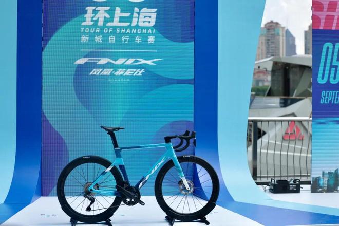 2025环上海·新城自行车赛正式启动外滩车手巡游勾勒城市靓丽图景(图2)