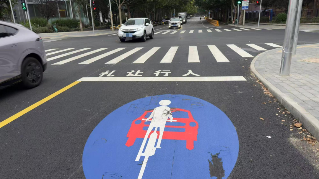 “小心翼翼地逆行”!58亿辆自行车与46亿辆机动车的路权“博弈”(图4) “小心翼翼地逆行”!58亿辆自行车与46亿辆机动车的路权“博弈”(图4)