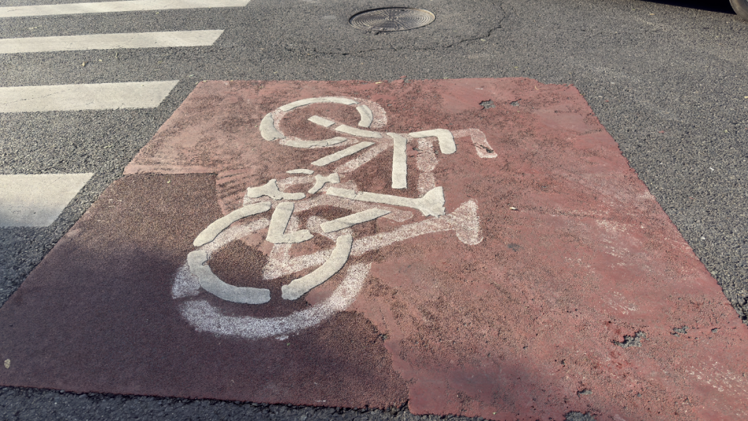 “小心翼翼地逆行”!58亿辆自行车与46亿辆机动车的路权“博弈”(图3) “小心翼翼地逆行”!58亿辆自行车与46亿辆机动车的路权“博弈”(图3)