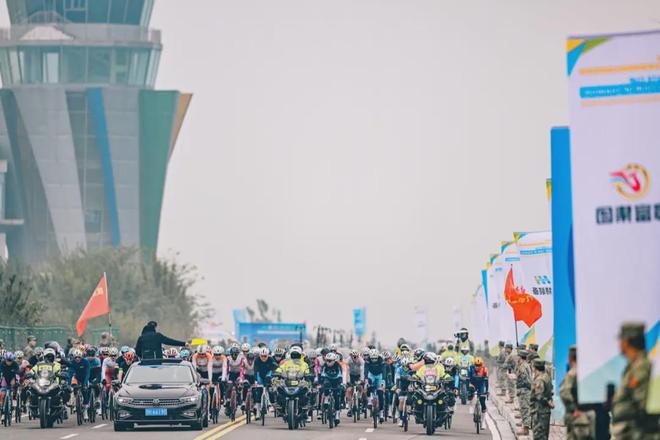 雨战漳河风雷胜2025环漳河国际公路自行车赛职业大组赛(图3) 雨战漳河风雷胜2025环漳河国际公路自行车赛职业大组赛(图3)