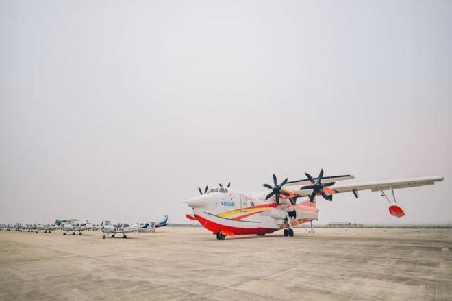 雨战漳河风雷胜2025环漳河国际公路自行车赛职业大组赛(图10) 雨战漳河风雷胜2025环漳河国际公路自行车赛职业大组赛(图10)