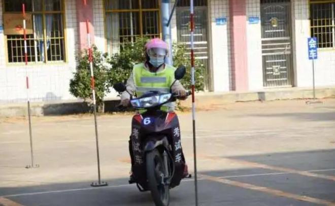 11月1日摩托车、电摩、电轻摩或迎“3大规则”违者罚款、扣车(图1) 11月1日摩托车、电摩、电轻摩或迎“3大规则”违者罚款、扣车(图1)