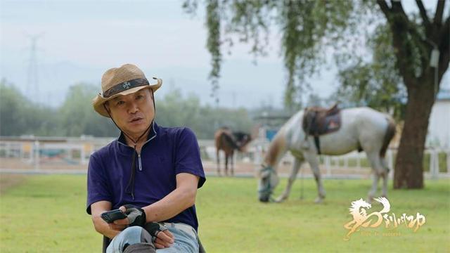 骑马看海为友谊干杯!这位韩国大叔在威海过上了向往的生活(图2) 骑马看海为友谊干杯!这位韩国大叔在威海过上了向往的生活(图2)