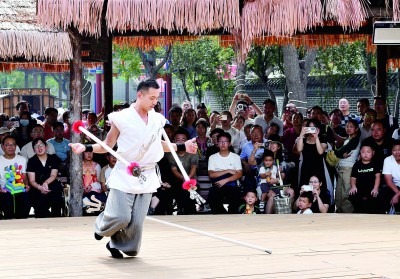 观景赏艺一路芬芳燕赵间——河北深化文旅改革激发消费潜力(图2) 观景赏艺一路芬芳燕赵间——河北深化文旅改革激发消费潜力(图2)