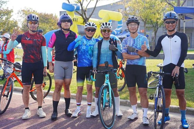 “一路繁花”首场骑行赛在外环生态绿道举行(图6) “一路繁花”首场骑行赛在外环生态绿道举行(图6)