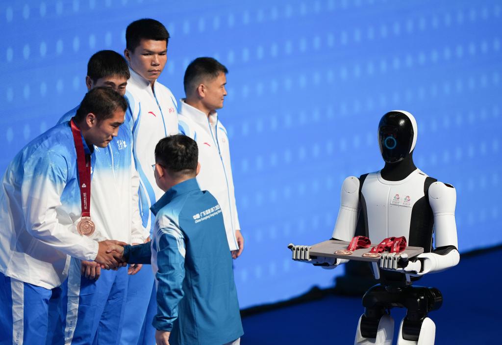 全运会的机器人总动员让我们看见未来(图1)