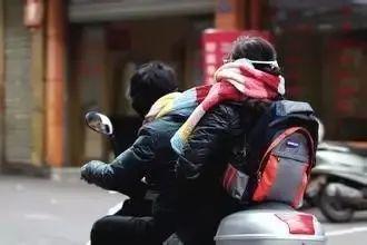 冷天骑车别让这些“御寒神器”挡住安全!(图2) 冷天骑车别让这些“御寒神器”挡住安全!(图2)