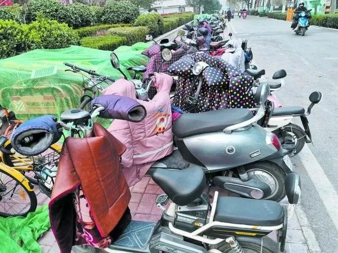 冷天骑车别让这些“御寒神器”挡住安全!(图4) 冷天骑车别让这些“御寒神器”挡住安全!(图4)