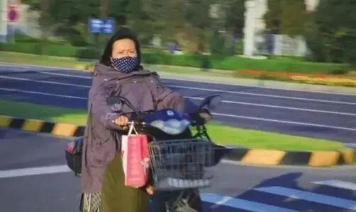 冷天骑车别让这些“御寒神器”挡住安全!(图3) 冷天骑车别让这些“御寒神器”挡住安全!(图3)