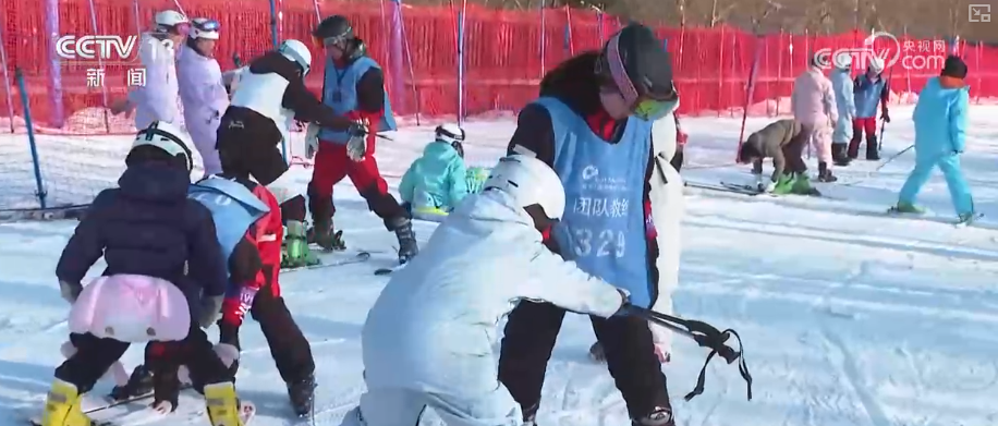 创新业态释放“冬雪夏凉”资源优势新活力“高端赛事+大众活动”添彩花样冰雪(图4) 创新业态释放“冬雪夏凉”资源优势新活力“高端赛事+大众活动”添彩花样冰雪(图4)