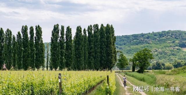 骑行圈内幕曝光：大佬们都去这！奶牛一脚踏两国这个小城太硬核