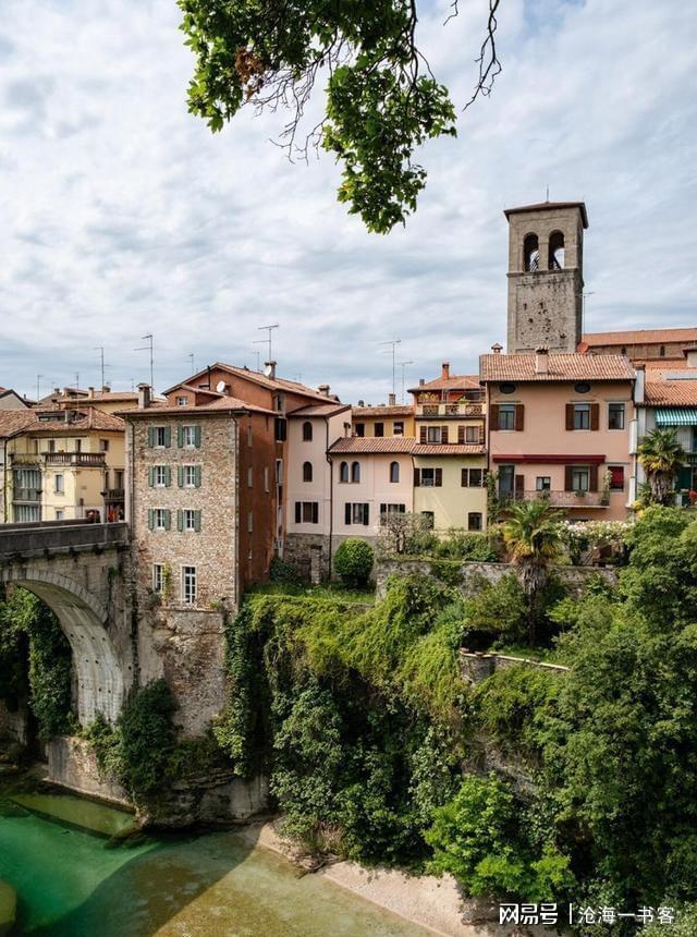 骑行圈内幕曝光：大佬们都去这！奶牛一脚踏两国这个小城太硬核(图4)