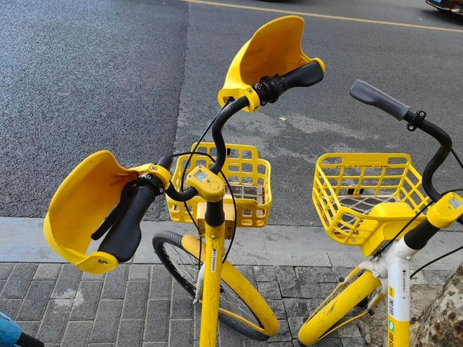 小黄车又戴手套了!网友:可爱更实用(图5) 小黄车又戴手套了!网友:可爱更实用(图5)