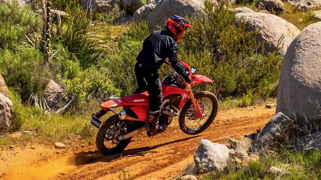 探索全能骑行乐趣:最佳中型双用途摩托车推荐(图8) 探索全能骑行乐趣:最佳中型双用途摩托车推荐(图8)