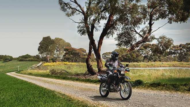 探索全能骑行乐趣:最佳中型双用途摩托车推荐(图6) 探索全能骑行乐趣:最佳中型双用途摩托车推荐(图6)