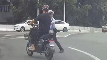 新国标逼疯4亿电动自行车主:不是车变慢了是路权一直没理清(图7) 新国标逼疯4亿电动自行车主:不是车变慢了是路权一直没理清(图7)