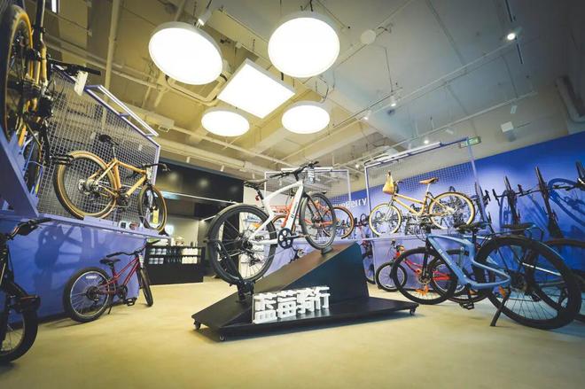 哈啰旗下“蓝莓骑行”首店落地上海“租赁+服务”开创品质骑行体验(图5) 哈啰旗下“蓝莓骑行”首店落地上海“租赁+服务”开创品质骑行体验(图5)